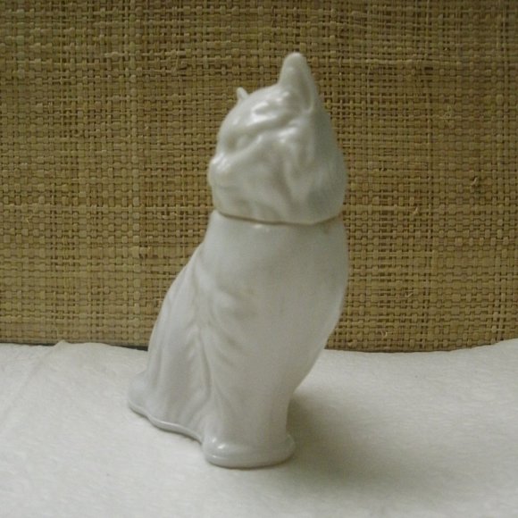 Vintage Avon White Cat Glass Cologne Bottle - Picture 3 of 16